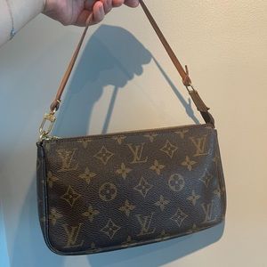 Louis Vuitton pochette accessories